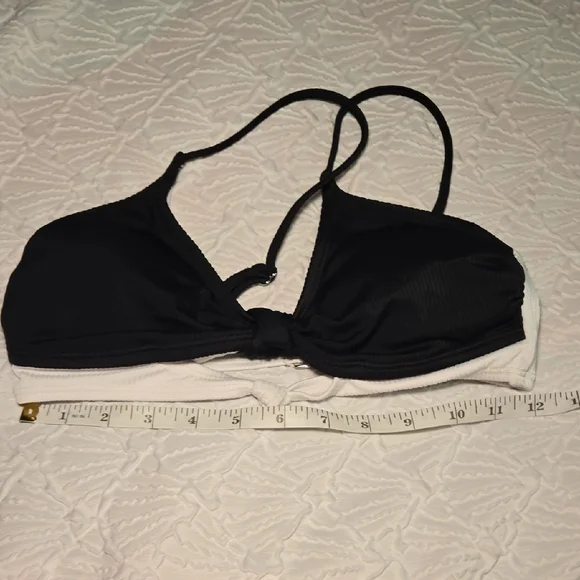 3/$10 Forever 21 Black and White Swim Top - Picture 6 of 6